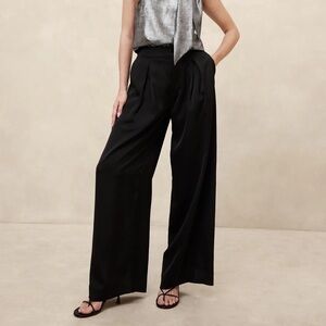 NWT! Banana Republic Black Pleated Wide leg Relaxed Trouser Pant